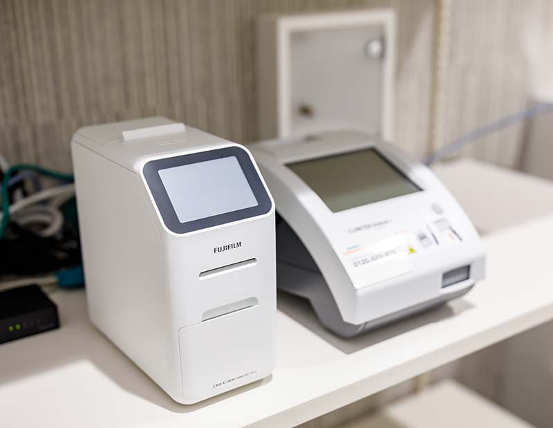先進機器を使い、迅速かつ的確な検査を